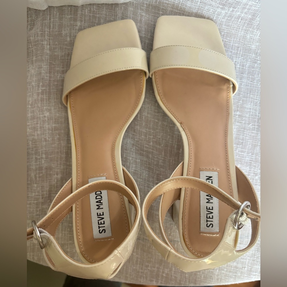 NWOB Steve Madden SZ 7.5 "GIFTED" Ivory Women's Cream Buckle Block Sandals Heels - Picture 6 of 9